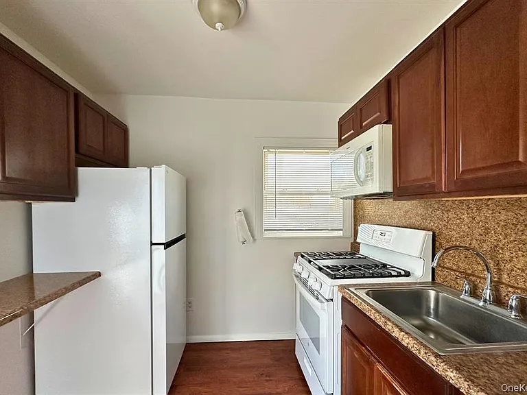 18 Green Pl — Photo 8