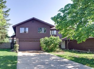 815 Cherry Valley Rd, Vernon Hills, IL 60061