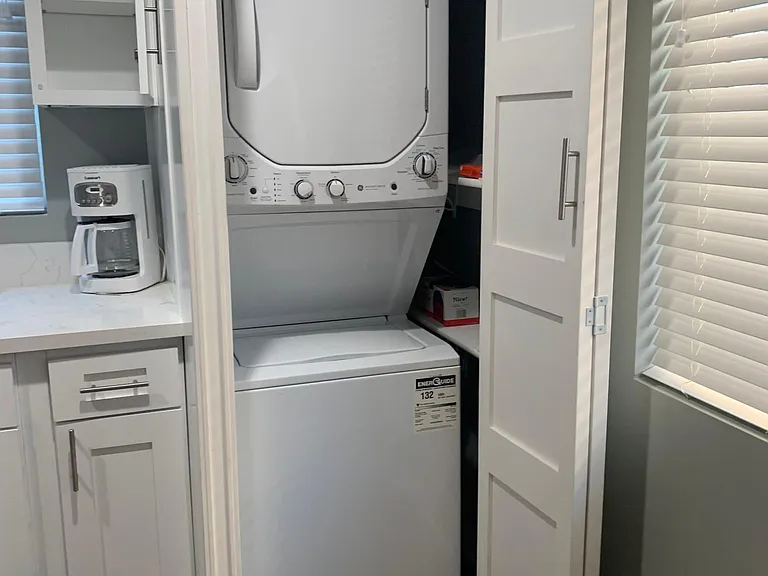 145 S La Peer Dr — Photo 21