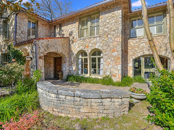 5th image of 211 Thelma Dr