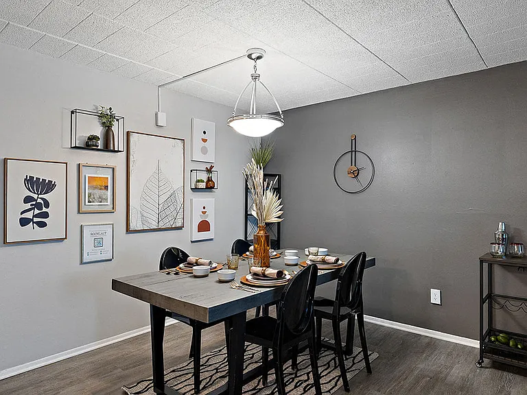 Southgate Apartments & Townhomes — Photo 8