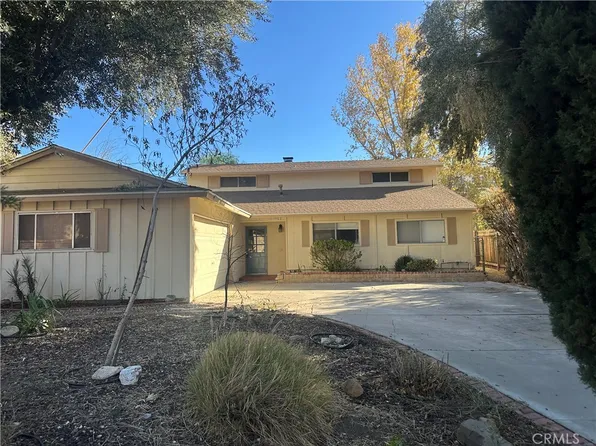 17900 Wellhaven St, Santa Clarita, CA 91387