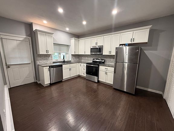 2nd image of 40 John St #1