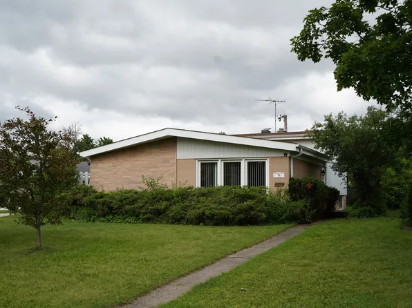 54 Fernwood Dr, Glenview, IL 60025