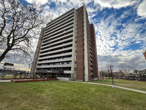 2nd image of 4750 Jane St #102