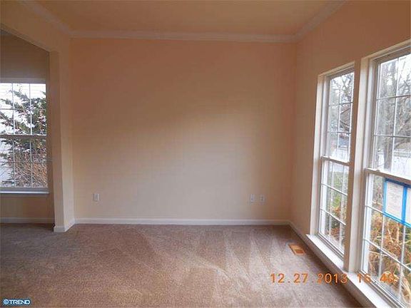 5th image of 906 N York Dr