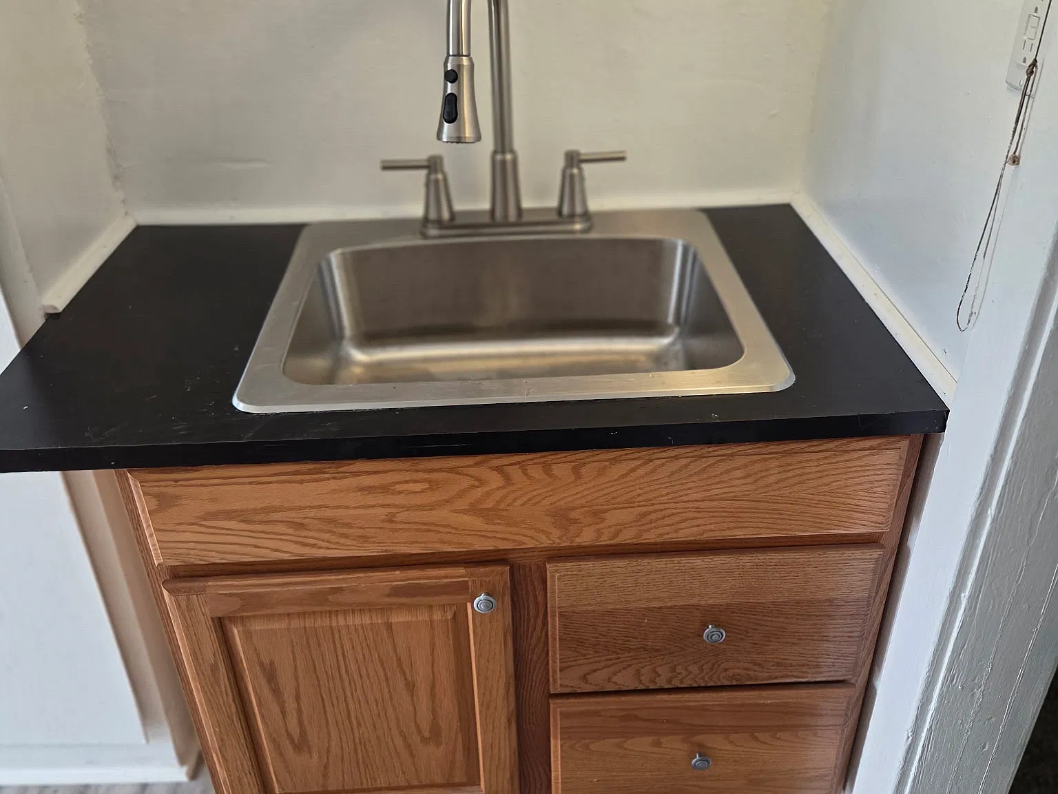 1 bed, 750 sqft, $1,100 — Photo 3