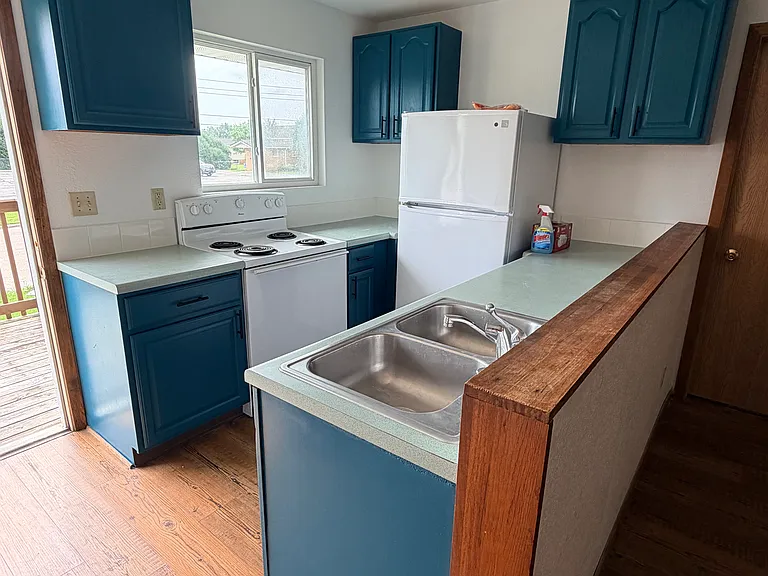 680 Hathaway St #3 — Photo 4