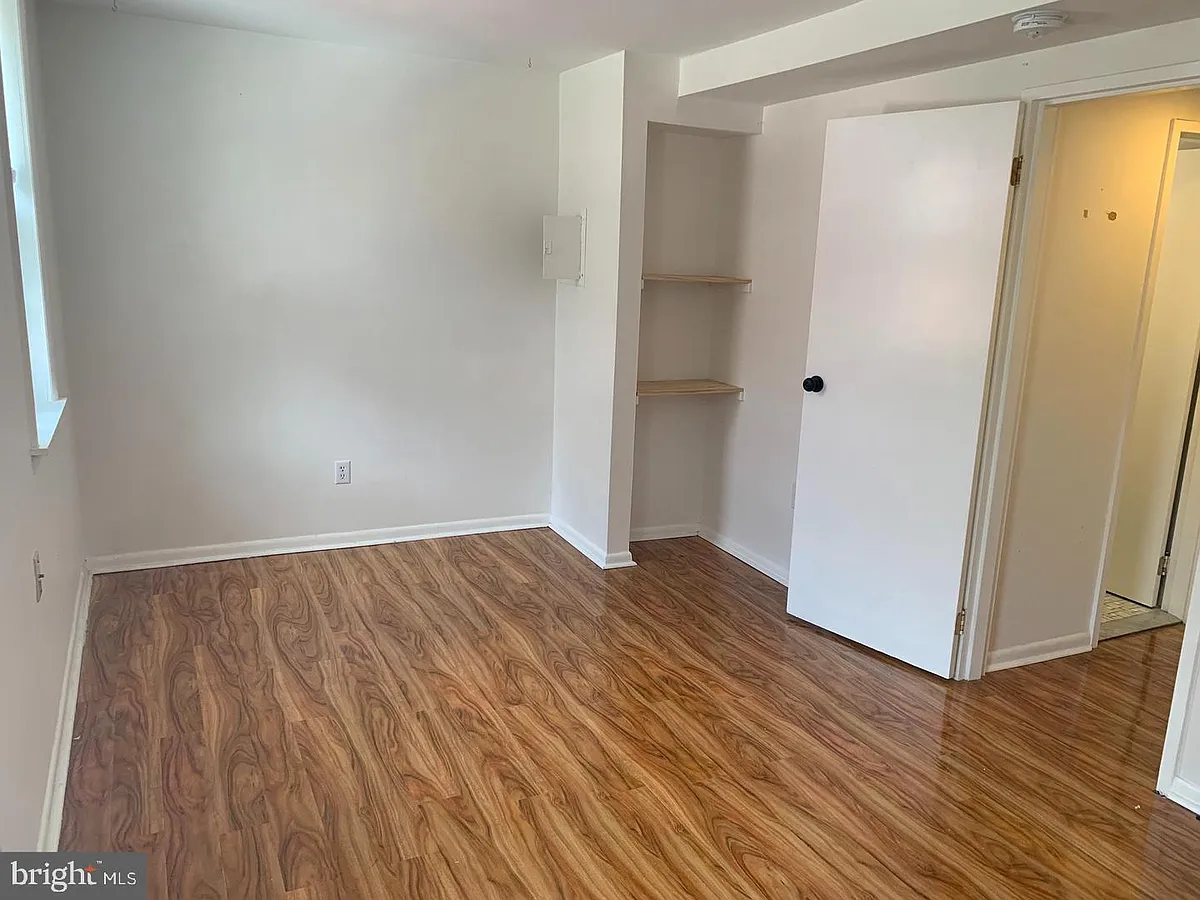 Building Photo - 1018 Pine St #2F