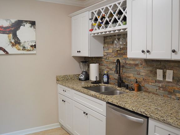 2nd image of 211 Cedar St Unit 5