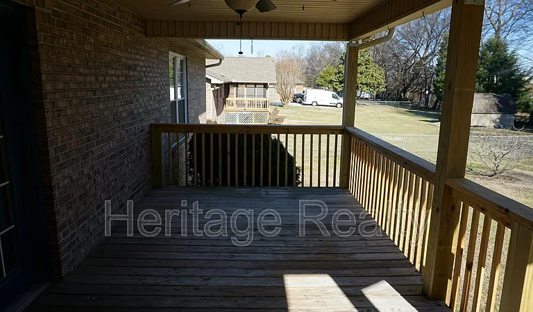867 Westgate Dr — Photo 3