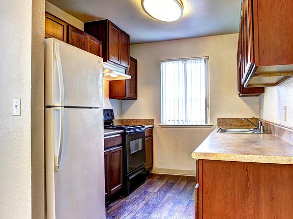 4th image of 1003 N Peach Ave APT 109