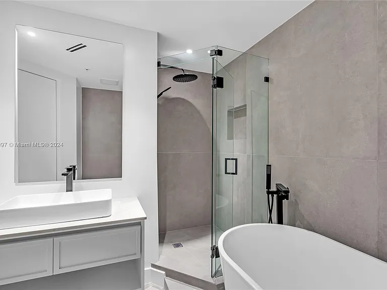 1111 SW 1st Ave #2619 — Photo 7