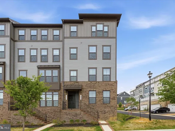 1612 Kirkman St, Dumfries, VA 22026