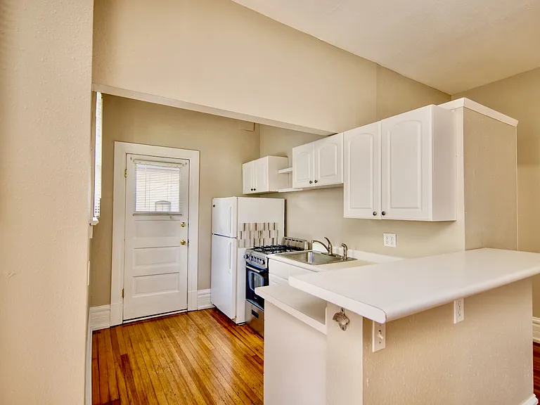 1131 N Corona St #3 — Photo 4