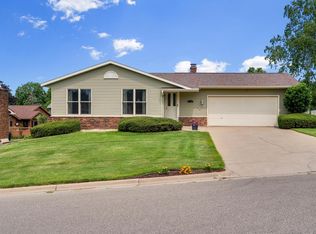 1124 Parkridge Dr, Onalaska, WI 54650