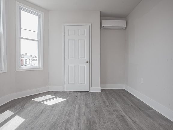 4th image of 2033 W Indiana Ave #201