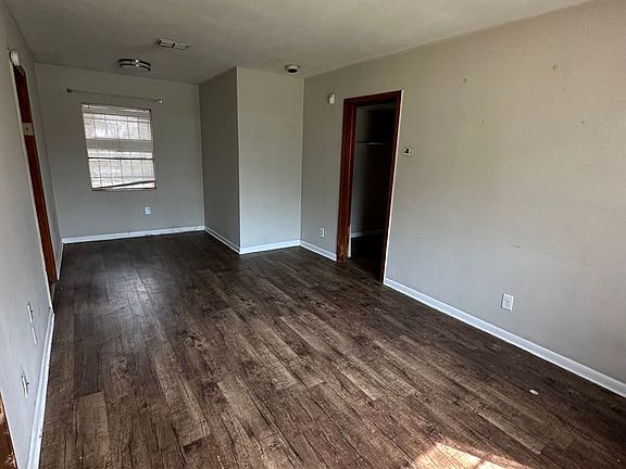 2nd image of 2052 Belle Vue Way