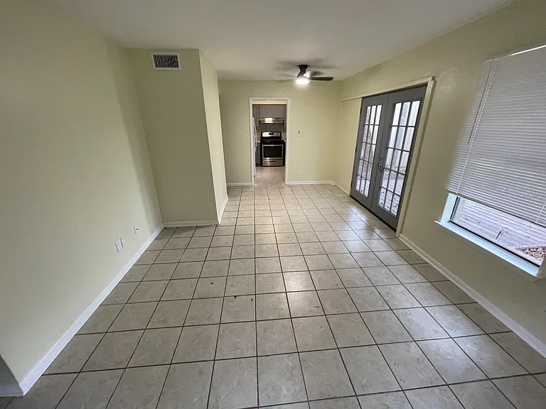 208 Hackberry St #B — Photo 2