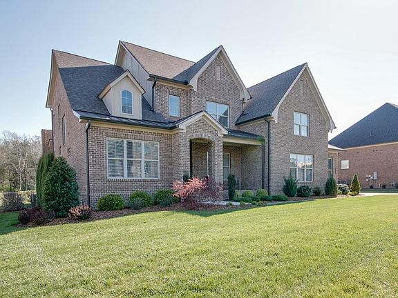 3rd image of 2616 Benington Pl