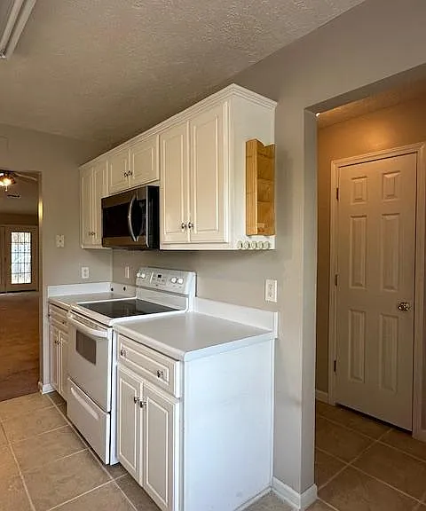 246 Waverly Ct — Photo 5