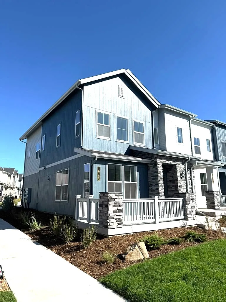 3 bed, 1600 sqft, $3,000 — Photo 3