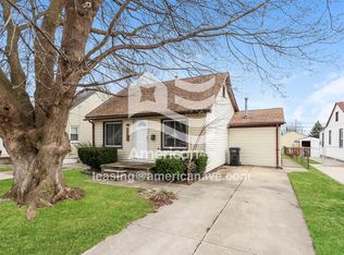 27312 Ridgewood St, Roseville, MI 48066