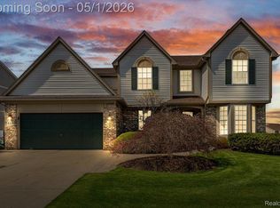 8330 Sherwood Dr, Grand Blanc, MI 48439