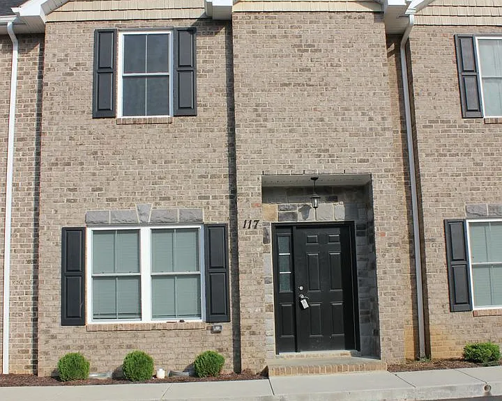 171 Cedar Point Ln — Photo 1