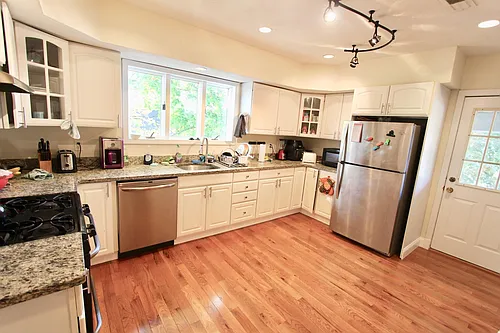 15 Taylor St #RIGHT Photo 1