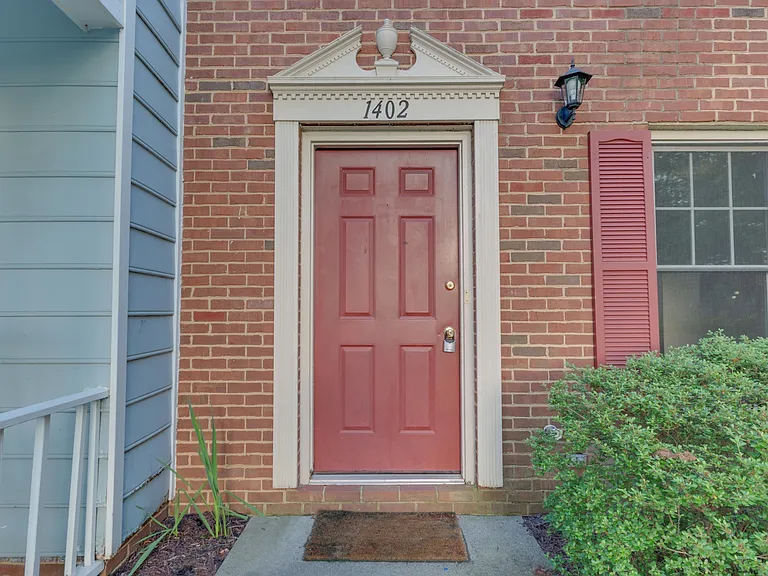 1402 Minor Ridge Ct — Photo 18