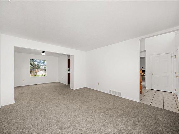 3rd image of 1414 W Carolina Way