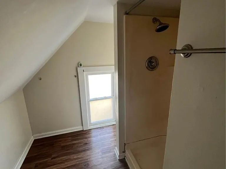 319 E Van Buren St #3N — Photo 8