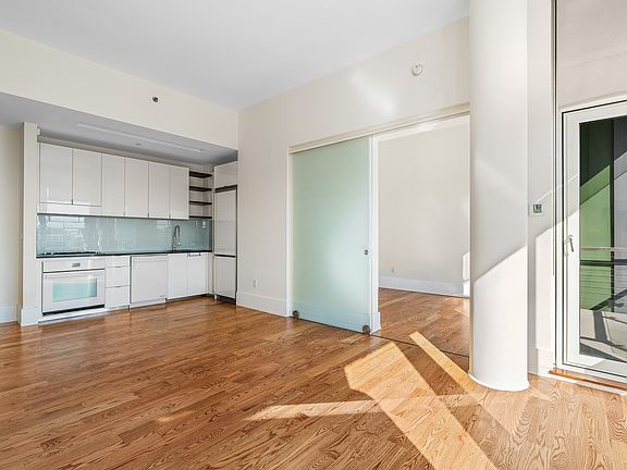 3rd image of 10-17 Jackson Ave #5E