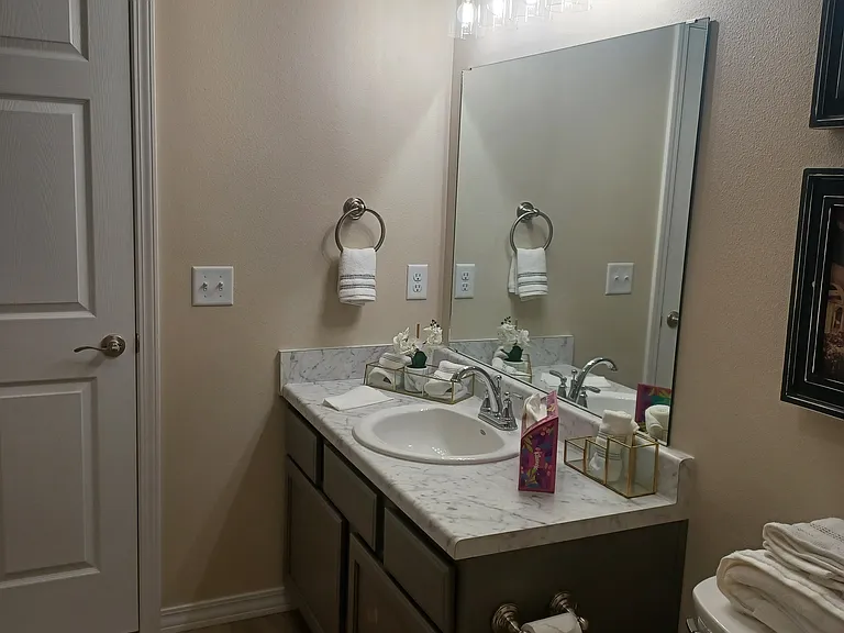 1902 Ontario Ct — Photo 11