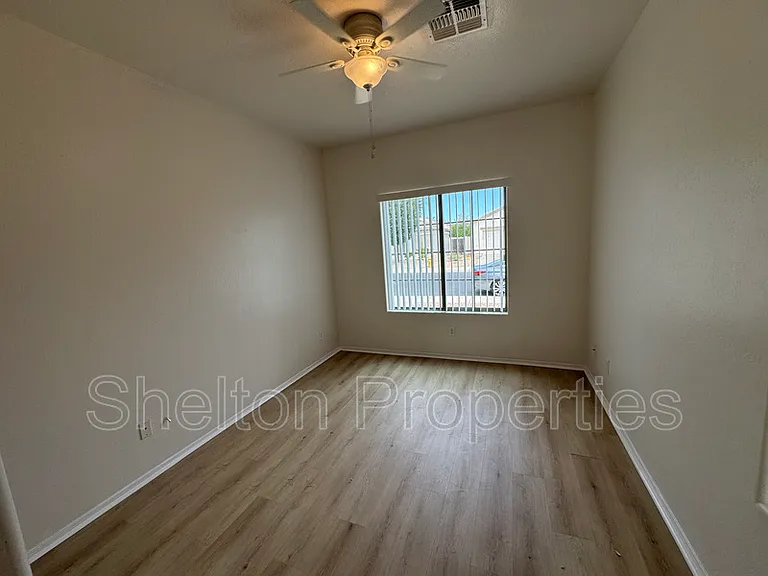 17229 W Caribbean Ln — Photo 3