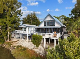 16490 Indiana Ave, Cedar Key, FL 32625