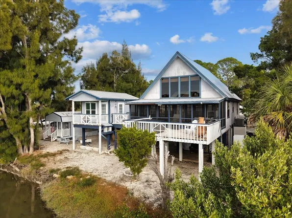 16490 Indiana Ave, Cedar Key, FL 32625