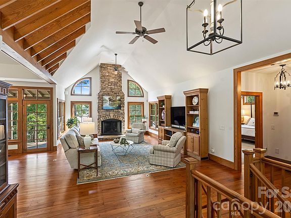 3rd image of 602 Pearl Bay Dr