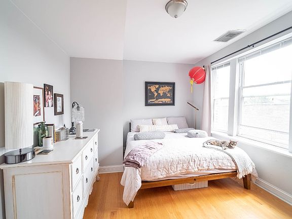 3rd image of 2751 N Whipple St #3