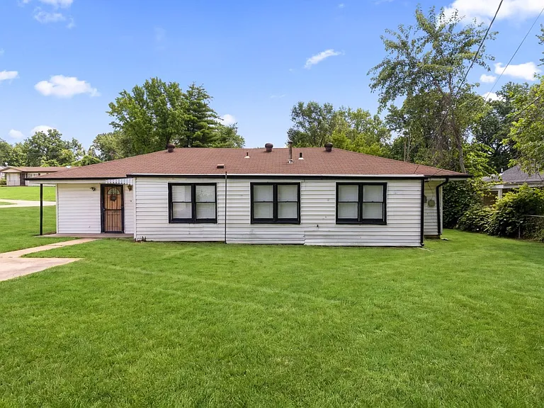 9835 Winkler Dr — Photo 1