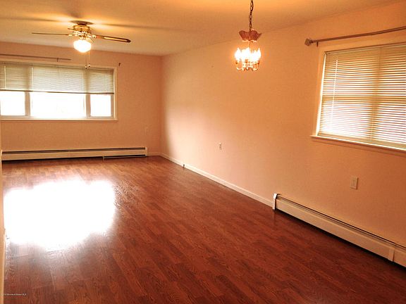 2nd image of 207 Charlotteville Dr N