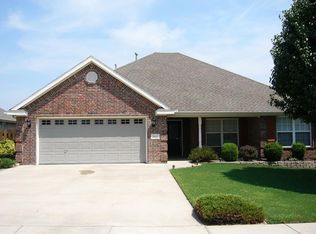 6011 S 39th St, Rogers, AR 72758