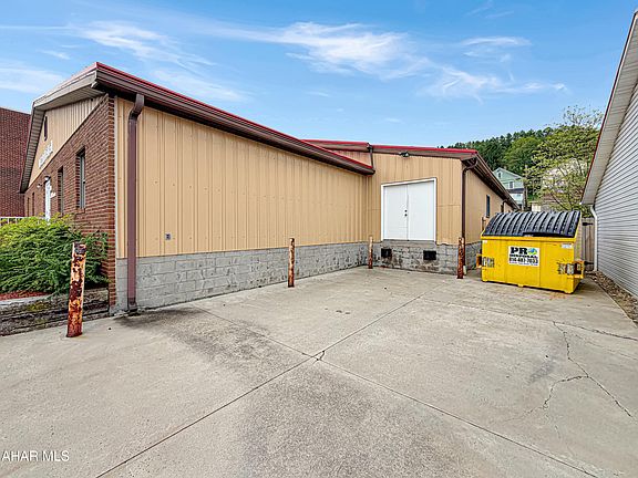 3rd image of 518 Jefferson Ave