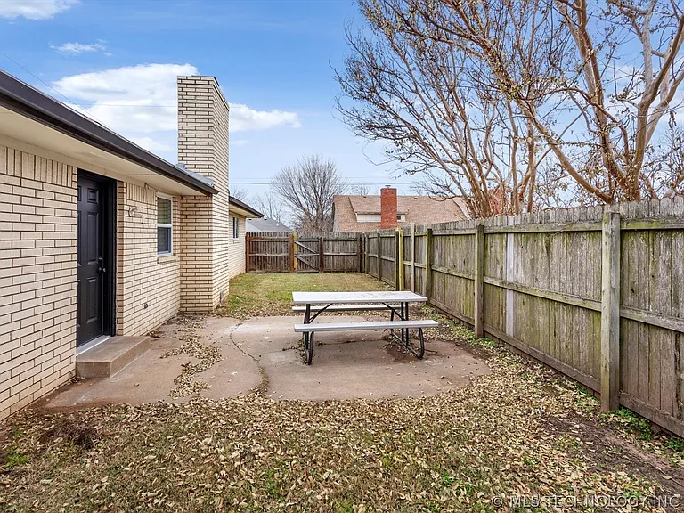 2508 E 51st St — Photo 26