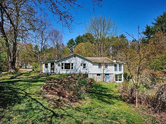2nd image of 7 Pine Valley Rd