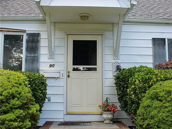 3rd image of 90 2nd St