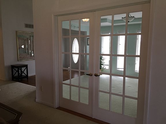 Formal dining area 
