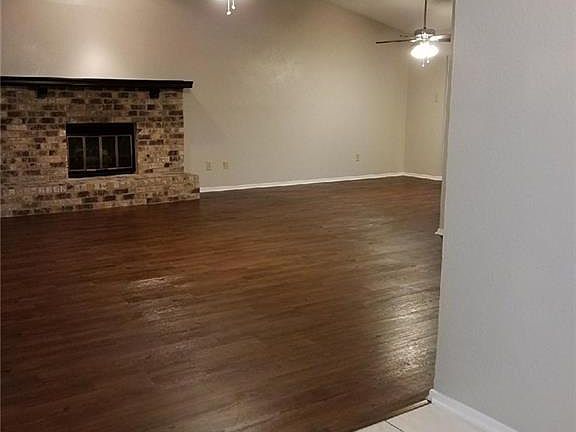 3rd image of 2202 Meadow Ln