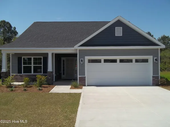 207 Balustrade Way, Hampstead, NC 28443